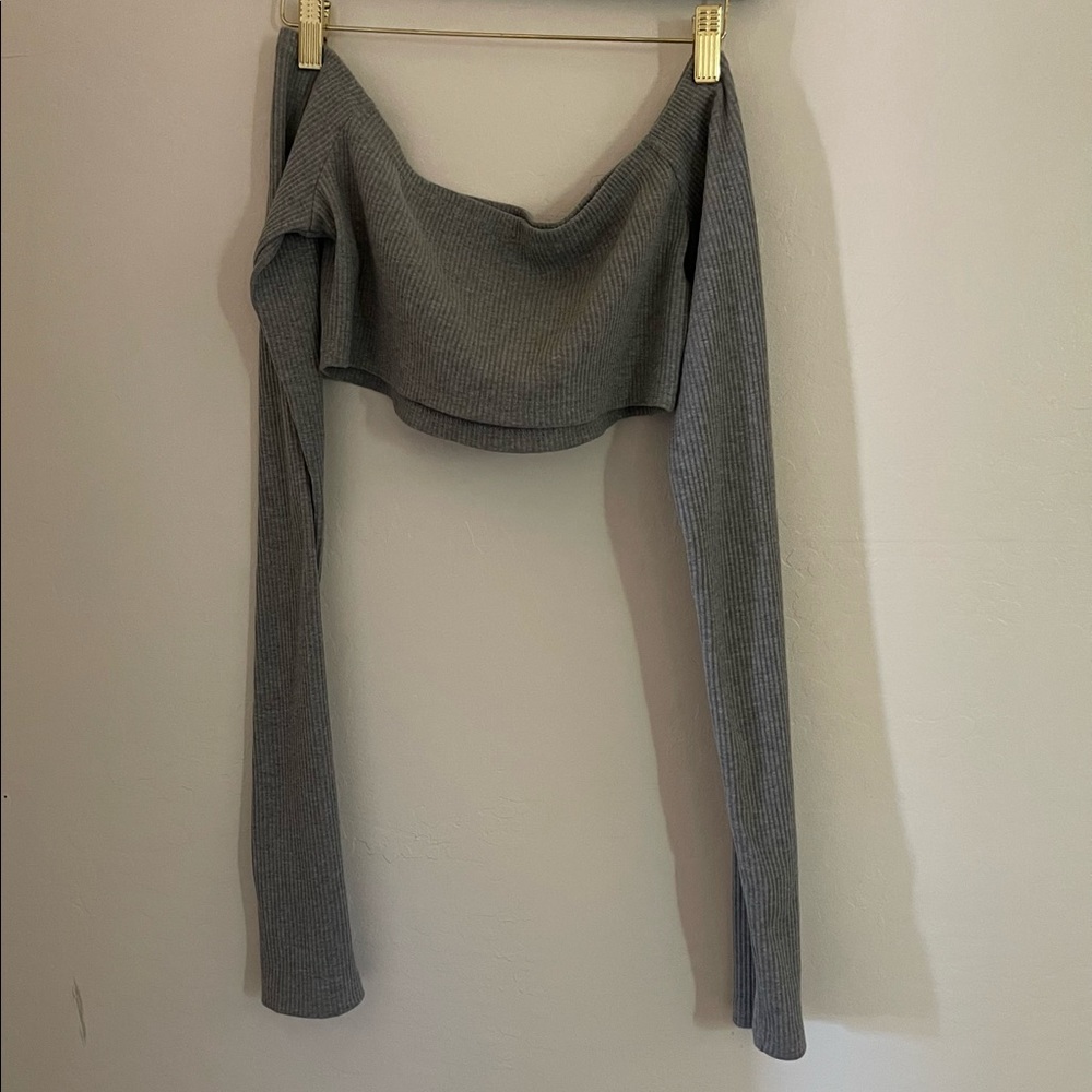 Off-Shoulder Ribbed Knitted Crop Top - Picture 3 of 5